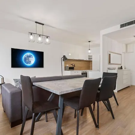 Lam Moon - Ac - Terrace * Bratislava